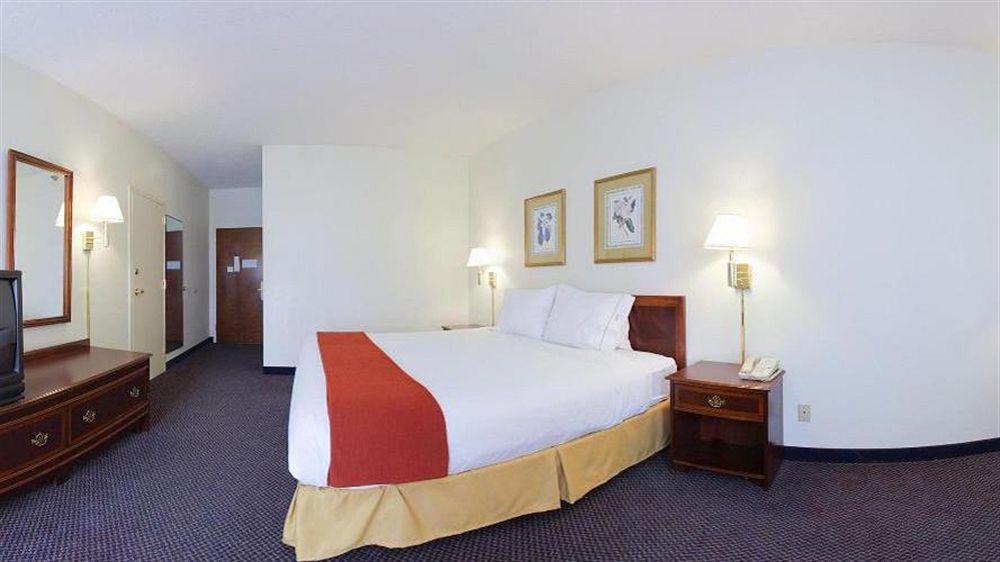 Holiday Inn Express Hillsborough-Durham Area By Ihg Dış mekan fotoğraf