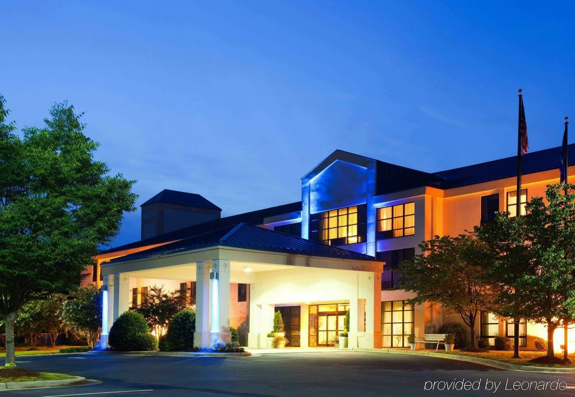 Holiday Inn Express Hillsborough-Durham Area By Ihg Dış mekan fotoğraf