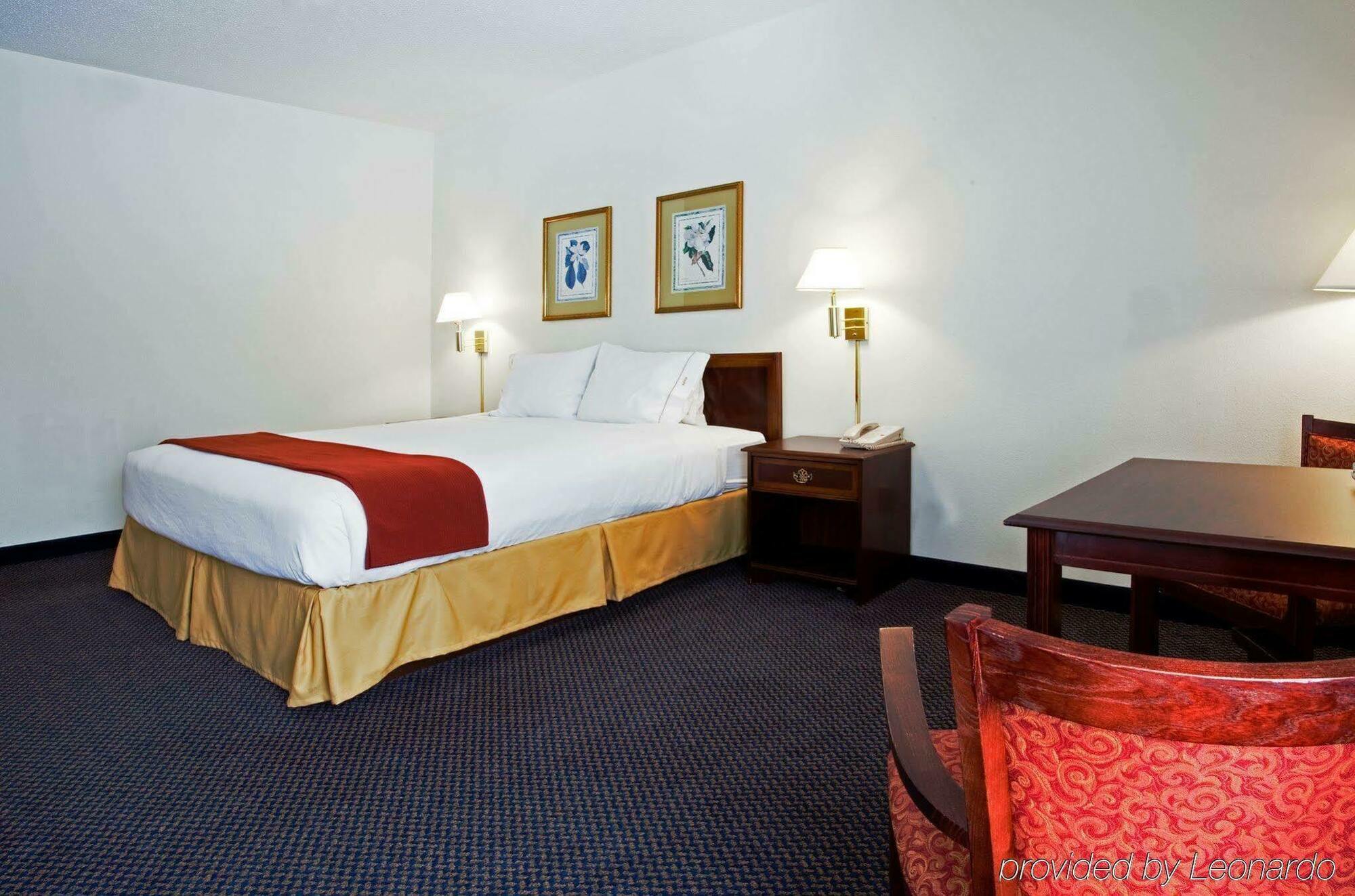 Holiday Inn Express Hillsborough-Durham Area By Ihg Dış mekan fotoğraf