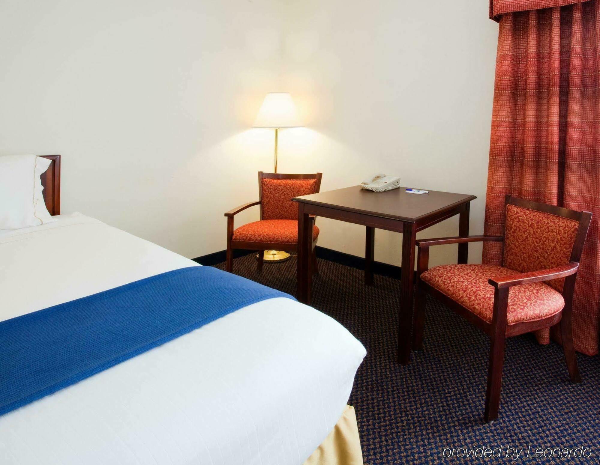 Holiday Inn Express Hillsborough-Durham Area By Ihg Dış mekan fotoğraf