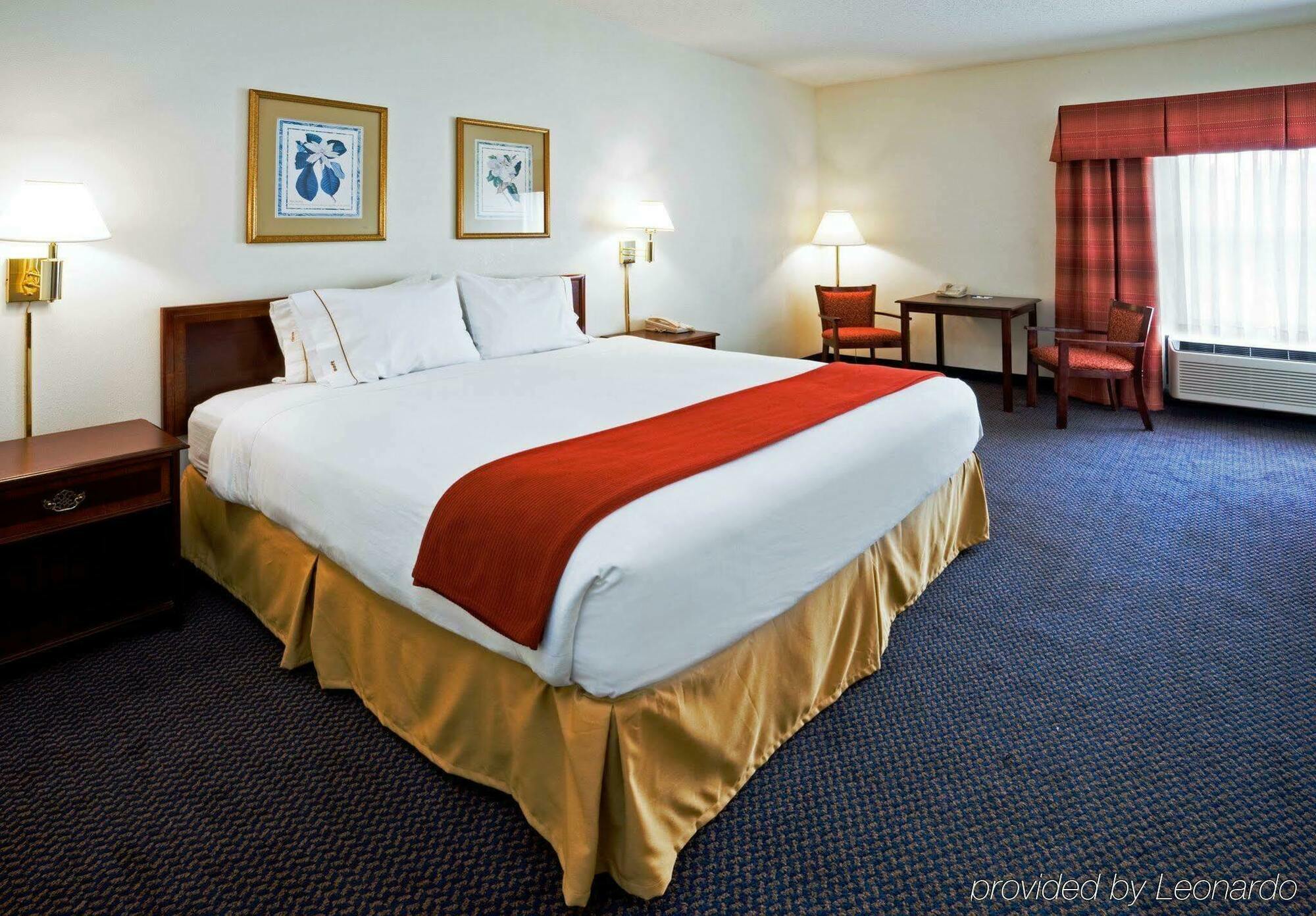 Holiday Inn Express Hillsborough-Durham Area By Ihg Dış mekan fotoğraf